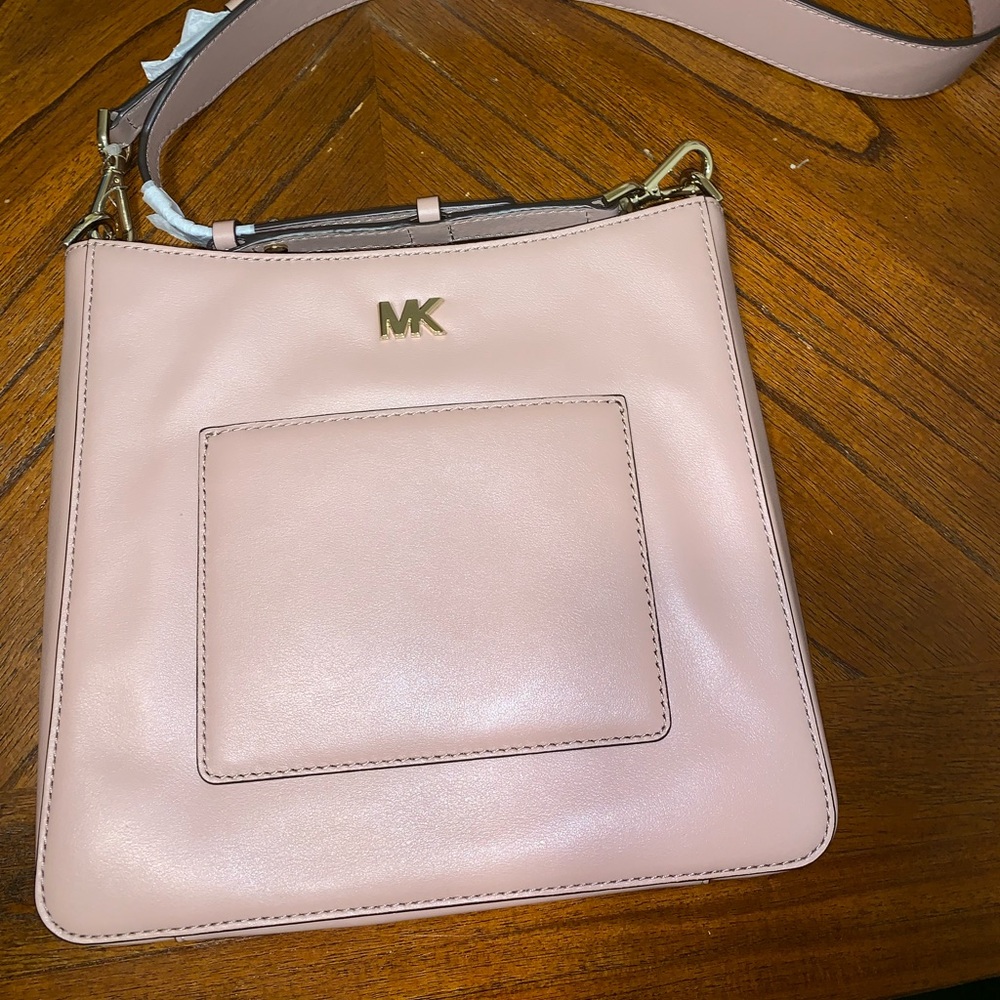 MICHAEL KORS Leather Messenger